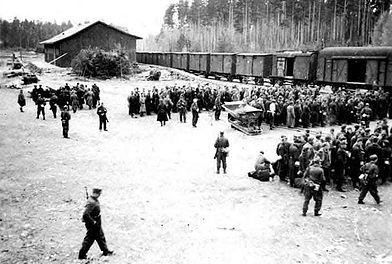 Klar til fangetransport ved Svenneby. Høsten 1944. Etter tillatelse av Michael Stokke.